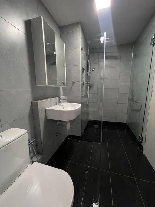 Jesselton Quay,2Br,4-5Pax,Mountain View Appartement Kota Kinabalu Buitenkant foto